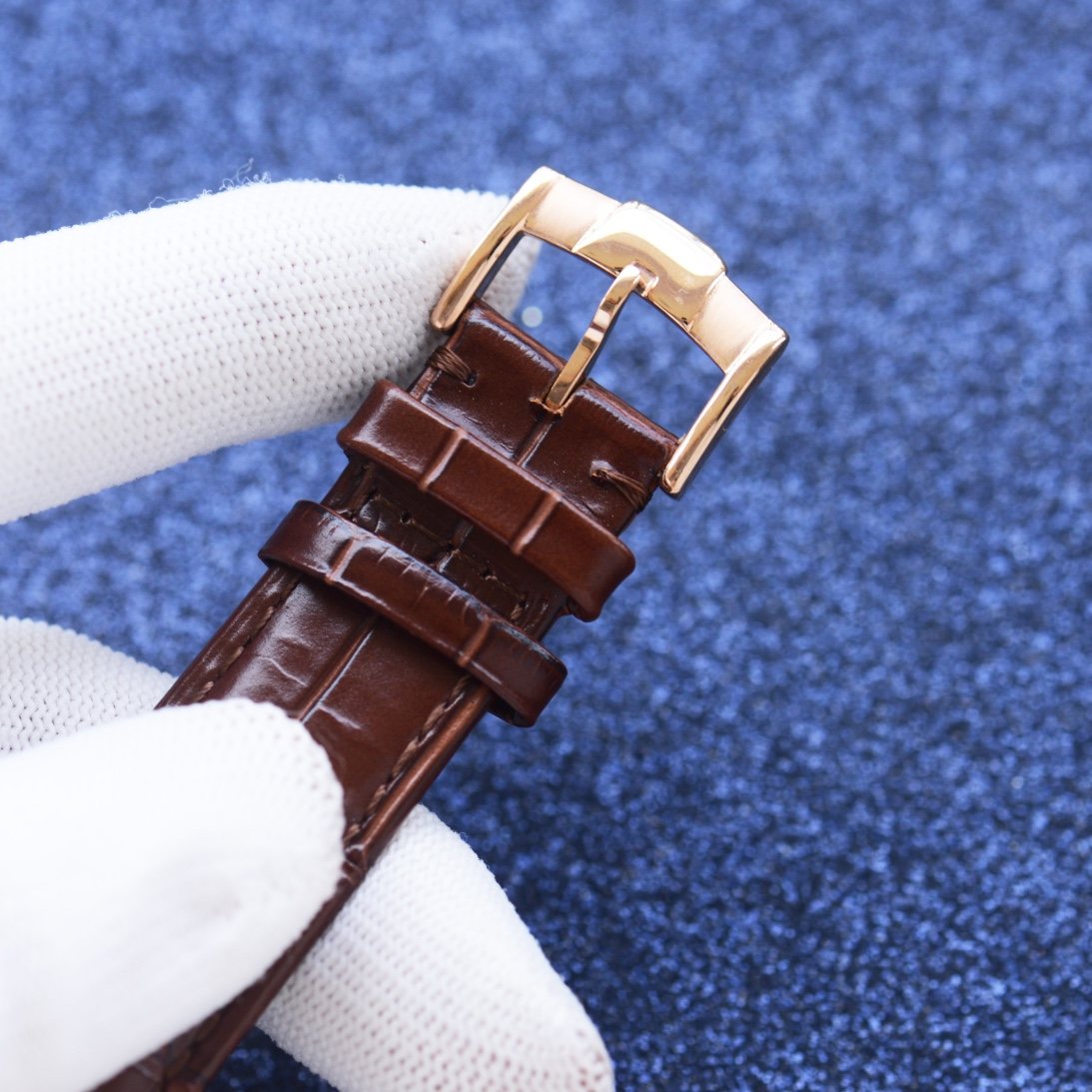 Omega White Dial Brown Leather Strap Watch — detail