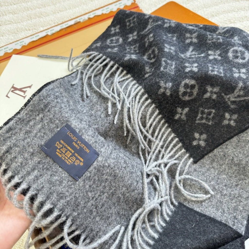 Louis Vuitton Reversible Monogram Fringed Scarf — detail